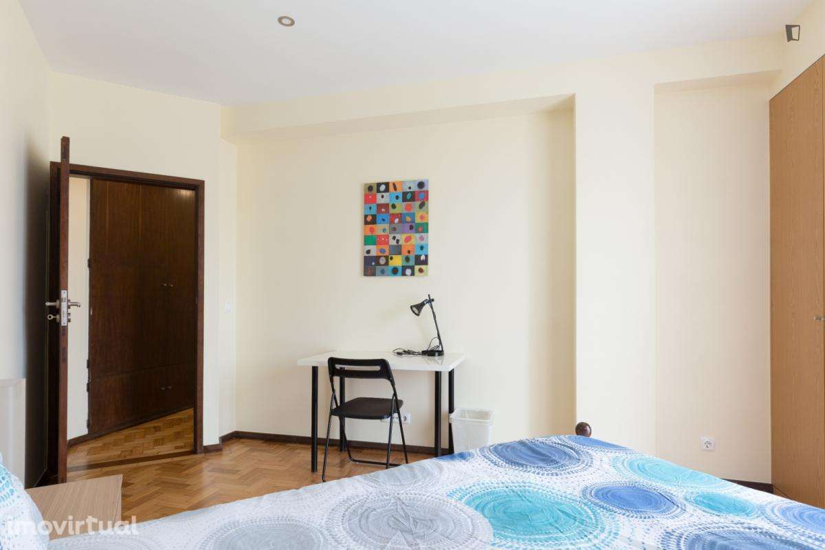Quarto - localizado em Miragaia Porto - Grande imagem: 4/16