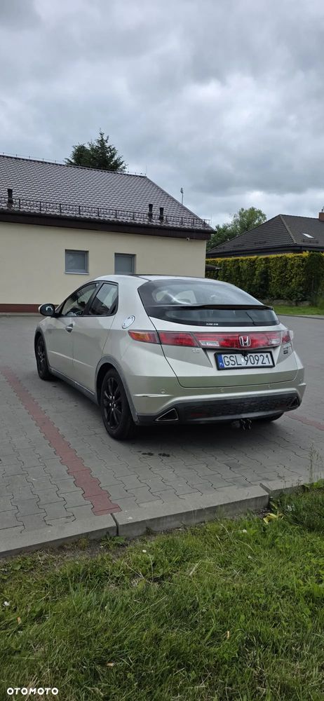 Honda Civic 1.8 Executive NAVI - 5