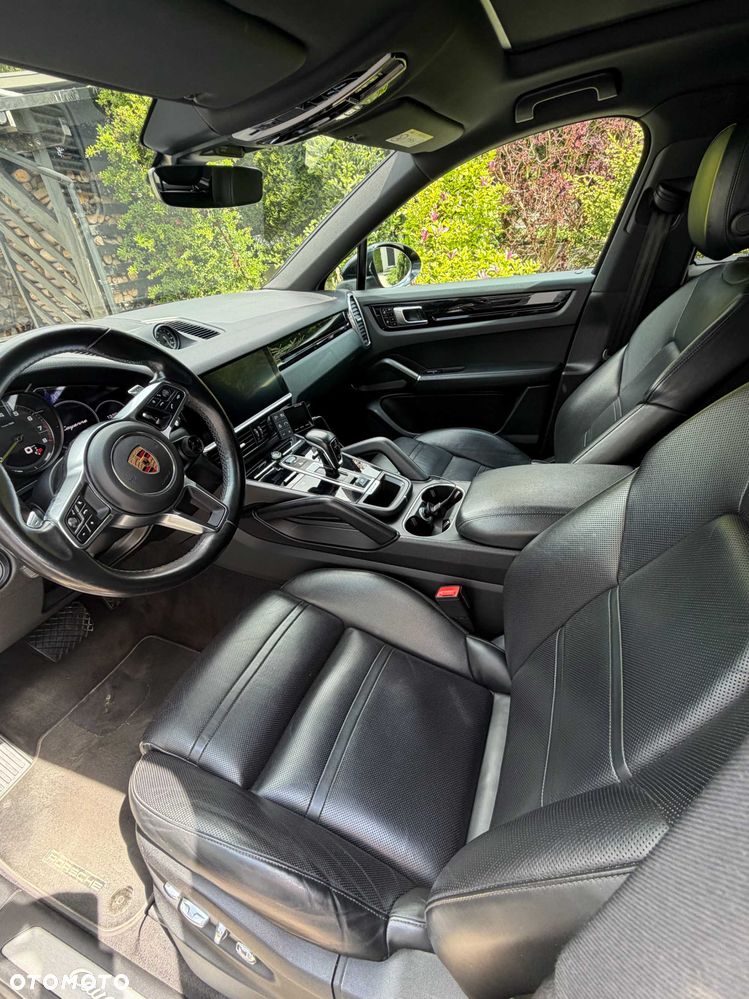 Porsche Cayenne - 4