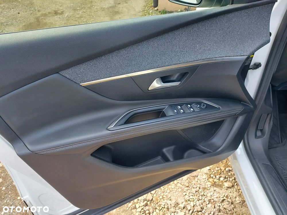 Peugeot 3008 1.2 PureTech Allure S&S - 27