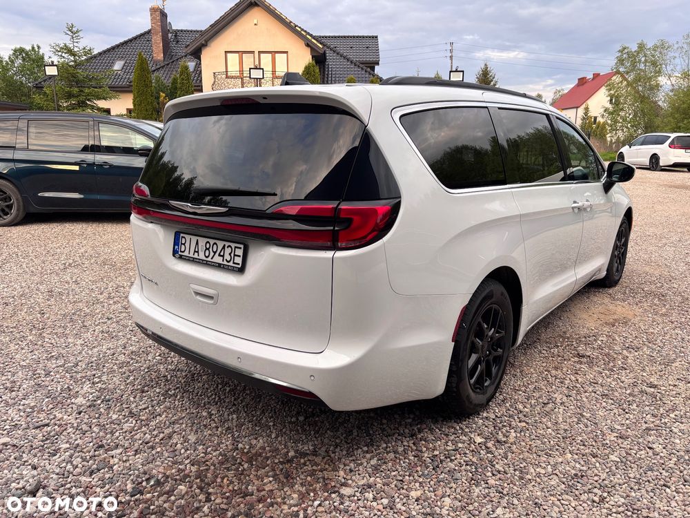 Chrysler Pacifica - 4