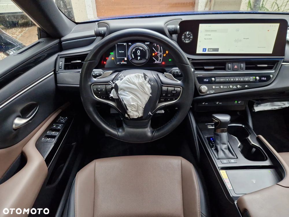 Lexus ES 300h F Sport Design - 13