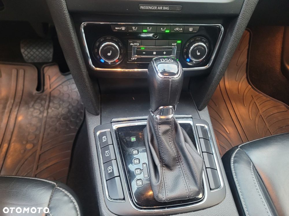 Skoda Superb 2.0 TDI DSG Elegance - 26