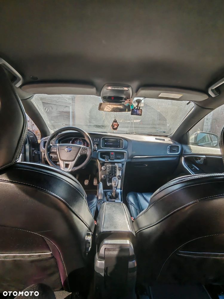 Volvo V40 D2 R-Design - 18
