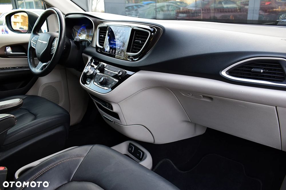 Chrysler Pacifica - 10