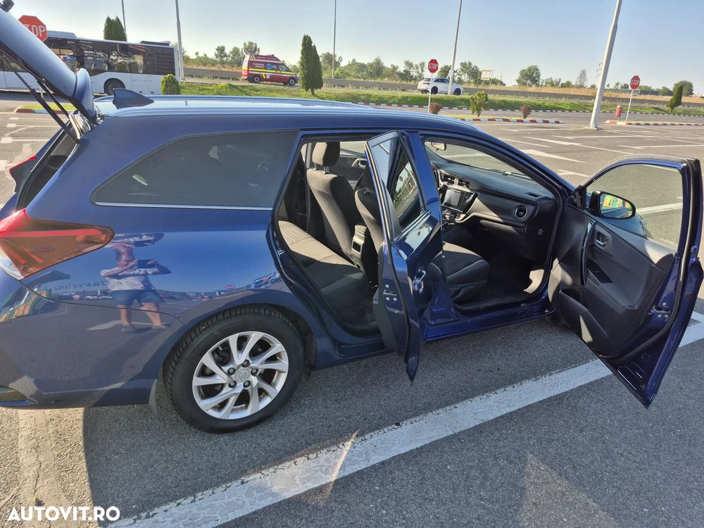 Toyota Auris 1.8 L VVT-i HSD Luna - 10