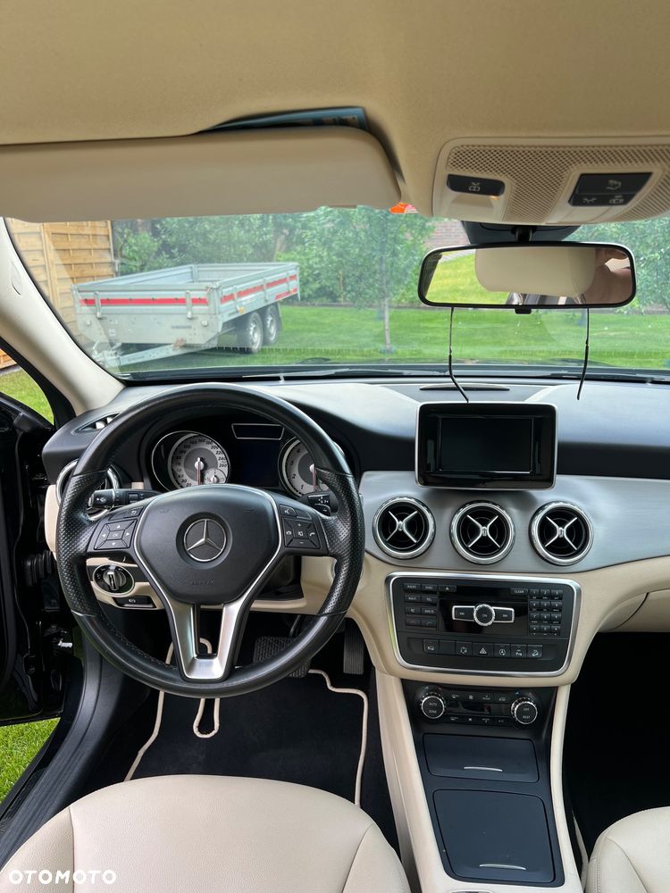 Mercedes-Benz GLA 250 4-Matic - 16