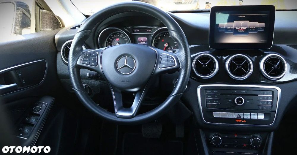 Mercedes-Benz CLA 180 7G-DCT Peak Edition - 8