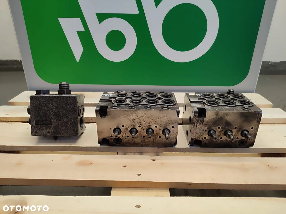 Blok hydrauliczny 161B7017 140A26687 161B5001 Fermec 860 - 11