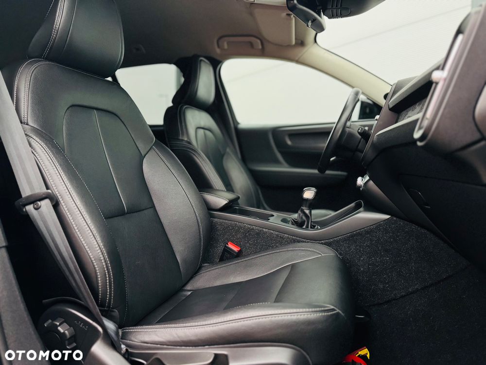 Volvo XC 40 D3 Momentum Pro - 32