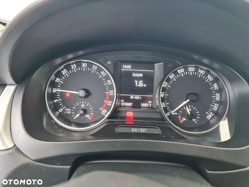 Skoda RAPID 1.6 TDI DPF Active - 17