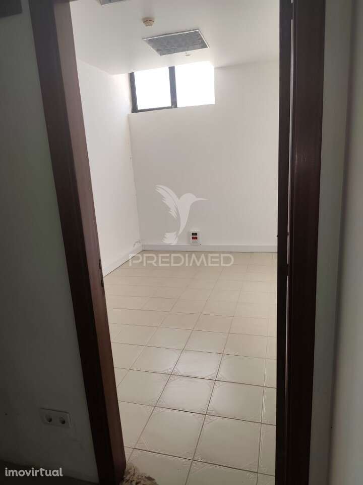 Quarteira – Armazém com possibilidade de loja adicional - Grande imagem: 5/14