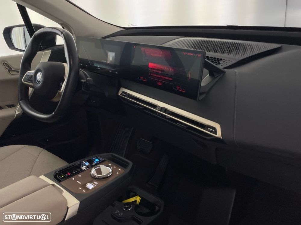 BMW iX xDrive 40 Pack Desportivo - 22