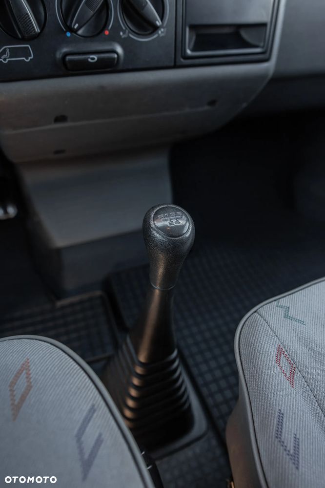 Volkswagen Transporter - 28