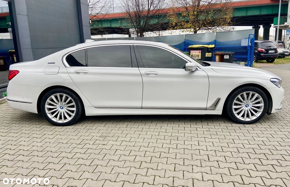 BMW Seria 7 740e iPerformance - 8