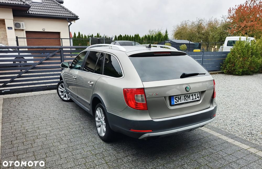 Skoda Superb 2.0 TDI 4x4 DSG Elegance - 8