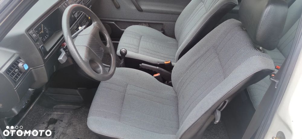 Volkswagen Golf 1.3 - 10