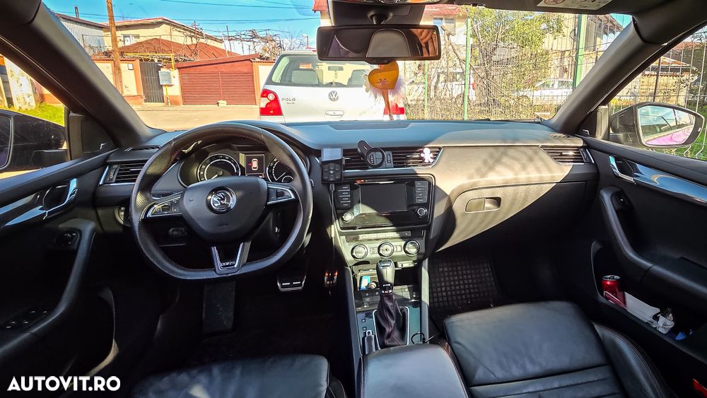 Skoda Octavia Combi 2.0 TDI DSG RS - 9