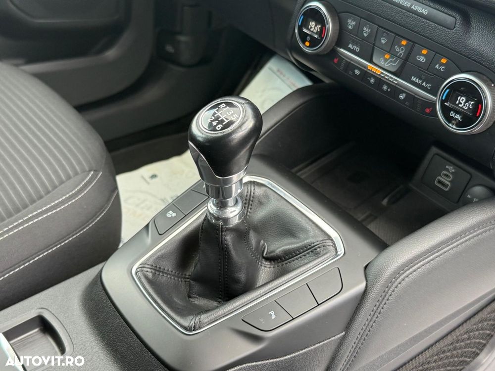 Ford Kuga - 25
