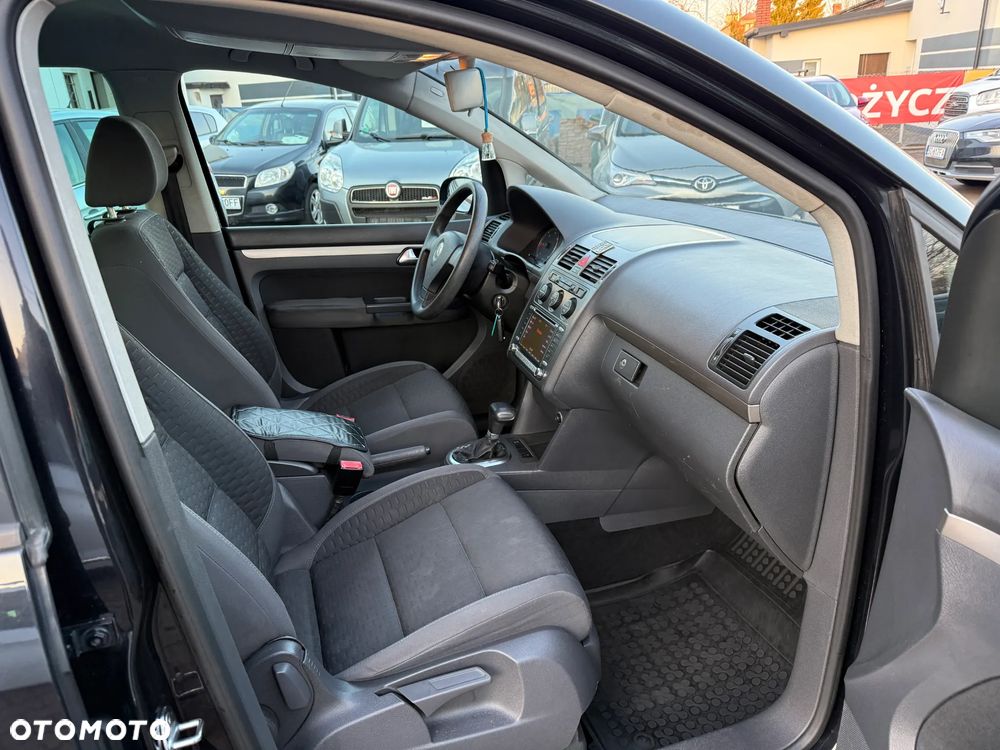 Volkswagen Touran 2.0 TDI DSG United - 23