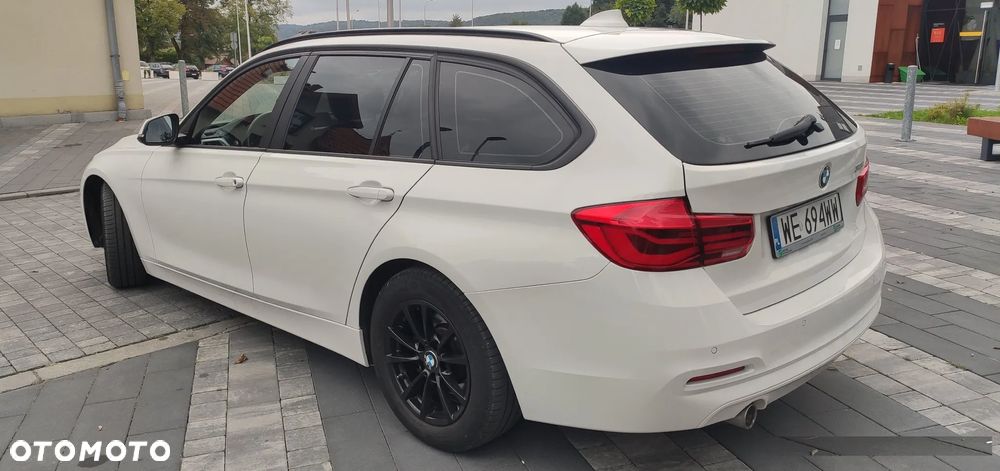 BMW Seria 3 318i - 11