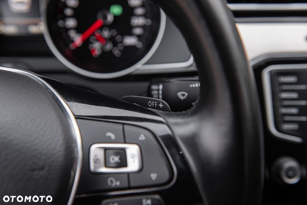 Volkswagen Passat 2.0 TDI SCR 4Motion DSG Highline - 20