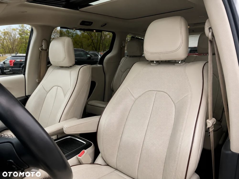 Chrysler Pacifica - 14