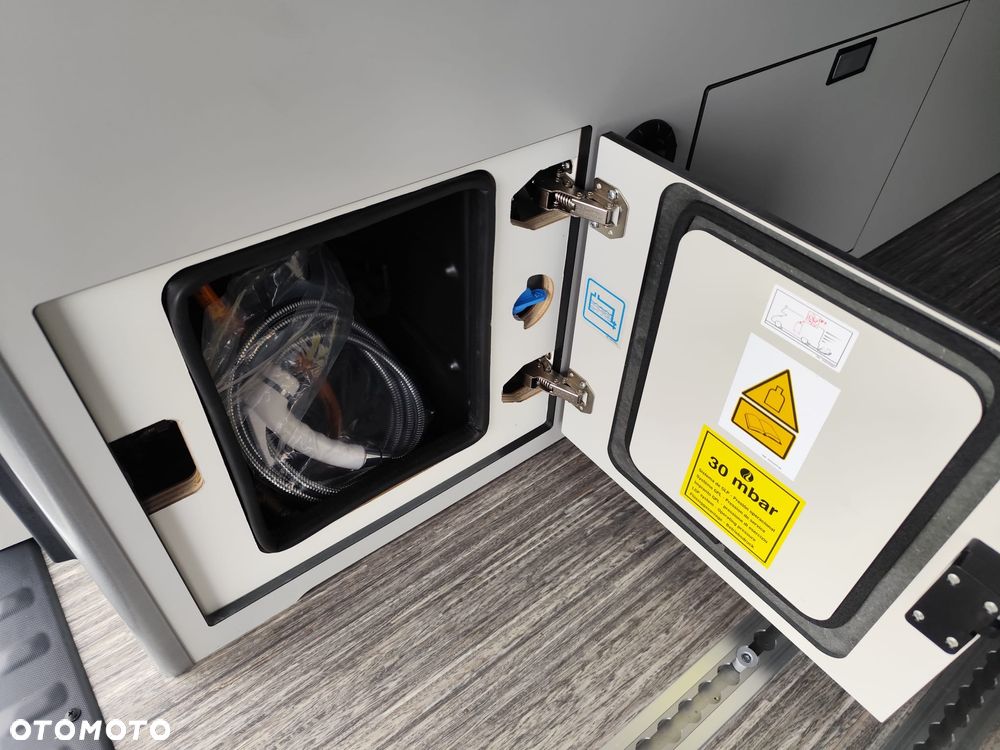 Ford Tourneo Custom 320 L2H1 VA Autm Titanium - 14