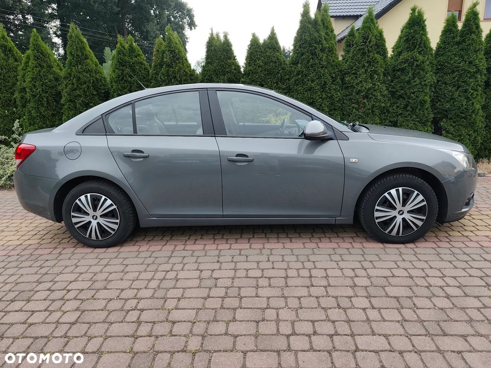 Chevrolet Cruze 1.6 - 6