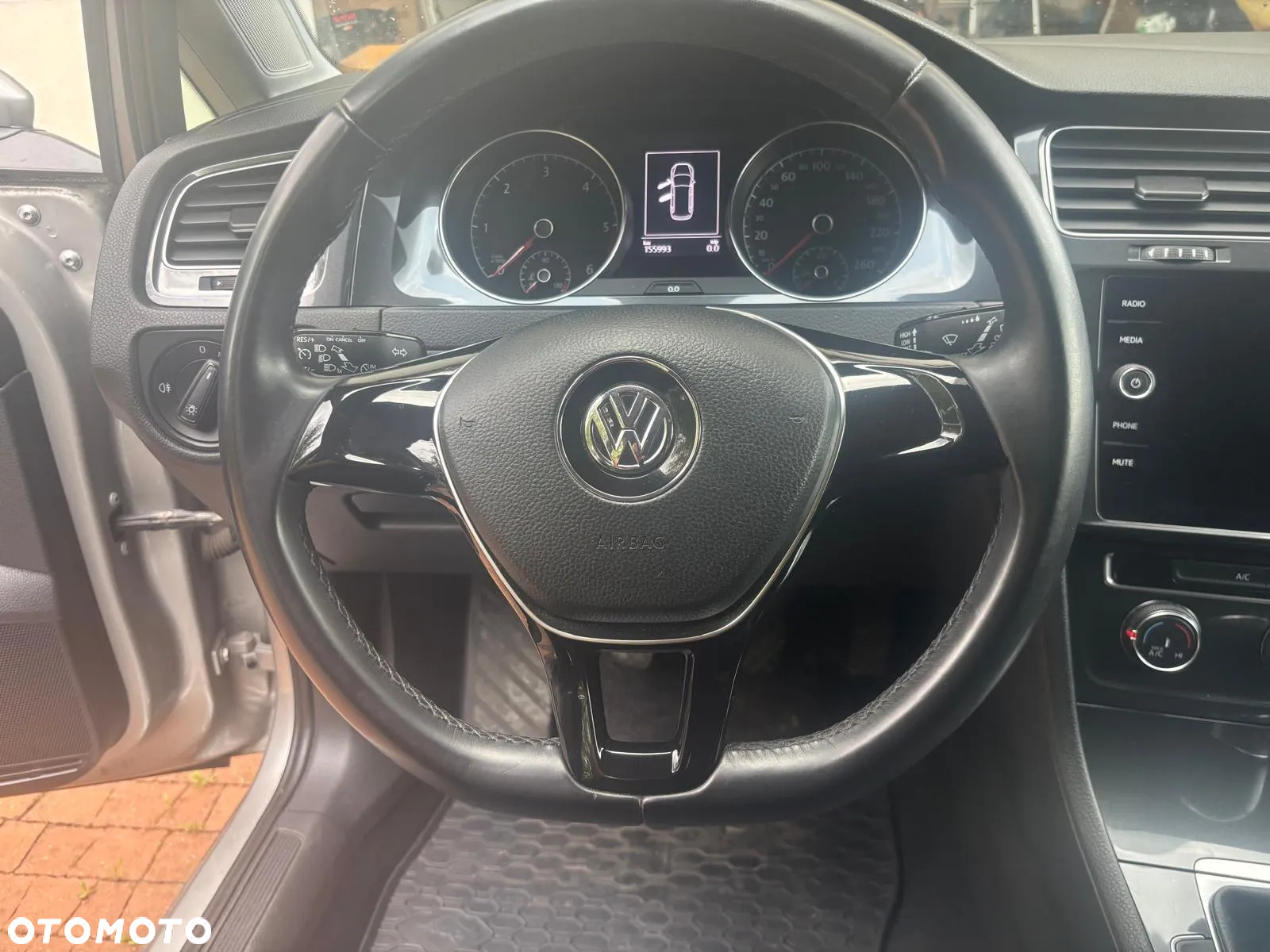 Volkswagen Golf - 6