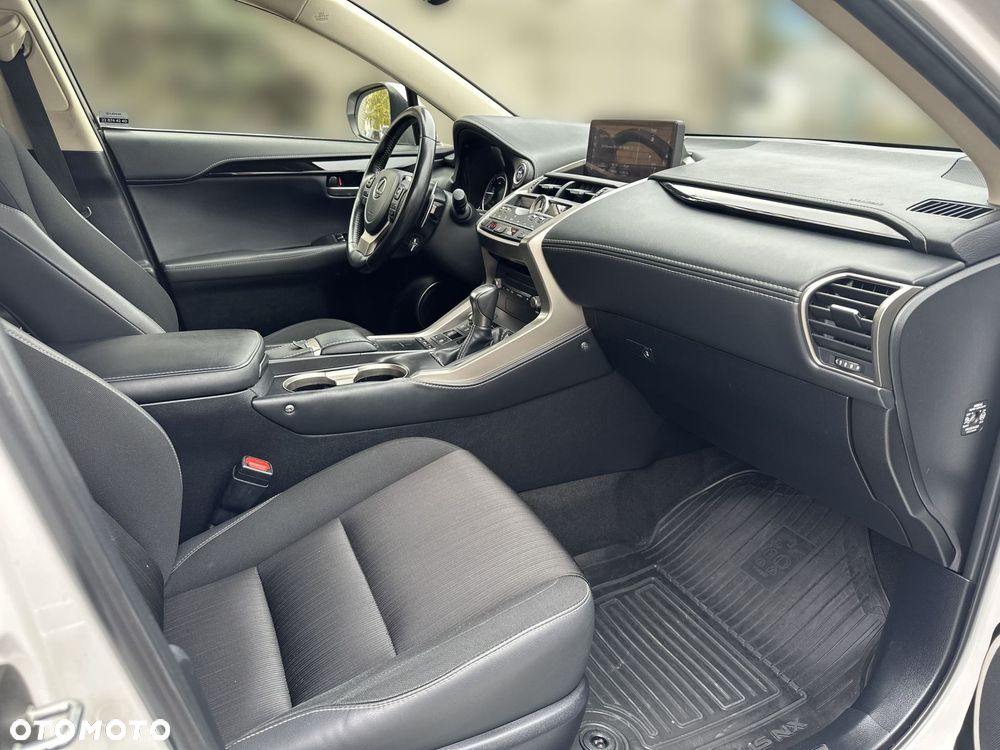 Lexus NX 300h Business Edition AWD - 19