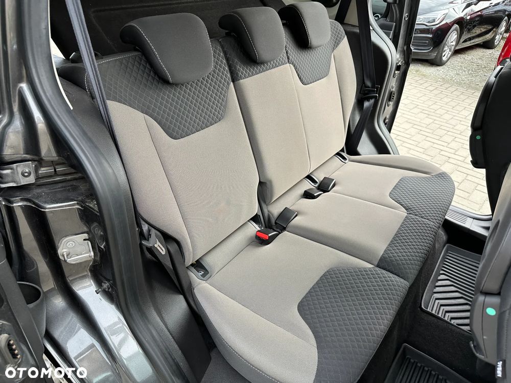 Ford Tourneo Courier - 24