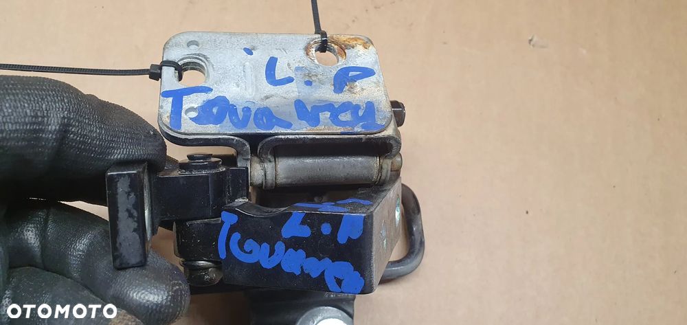 Zawias lewy przód przedni górny dolny para VW Touareg 7L0831411 - 7