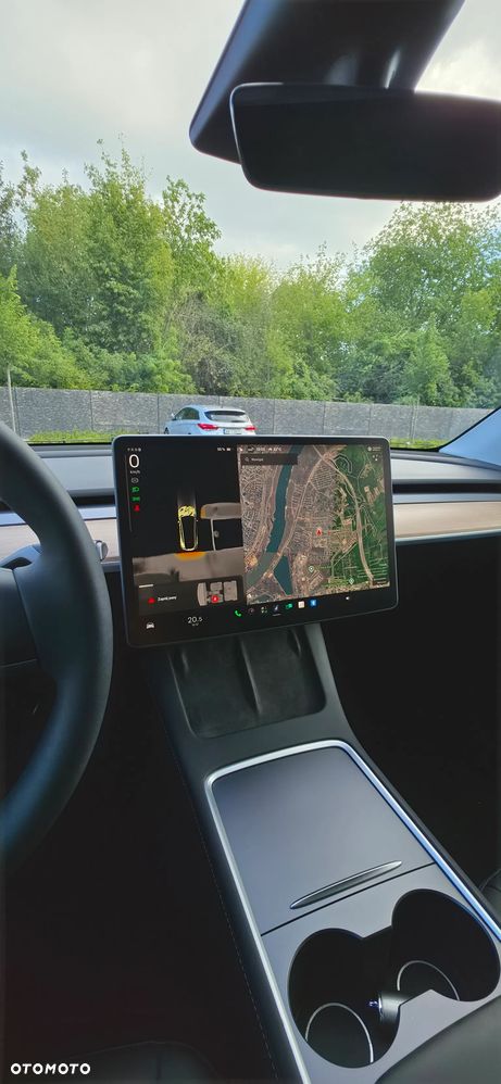 Tesla Model Y - 7