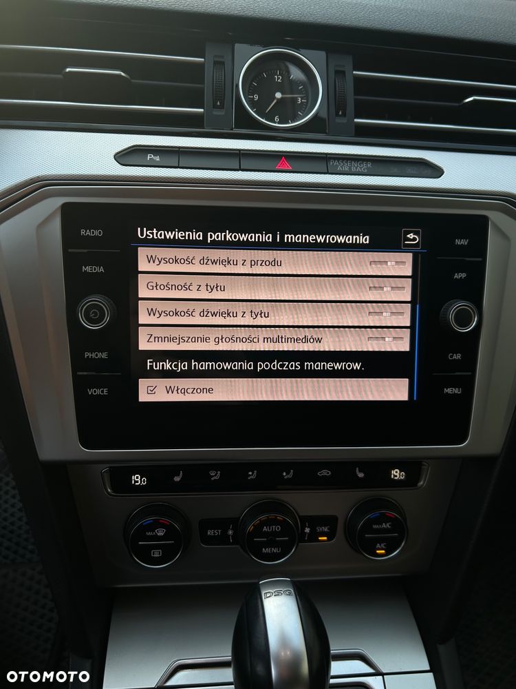 Volkswagen Passat 2.0 TDI SCR DSG Comfortline - 29