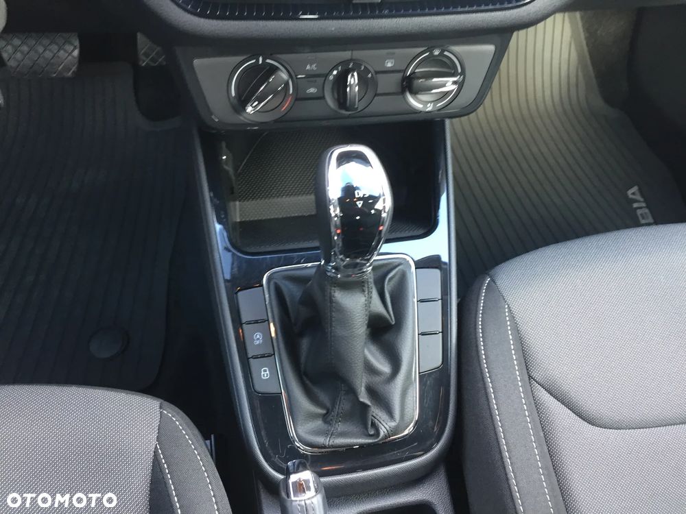 Skoda Fabia 1.0 TSI Ambition DSG - 9
