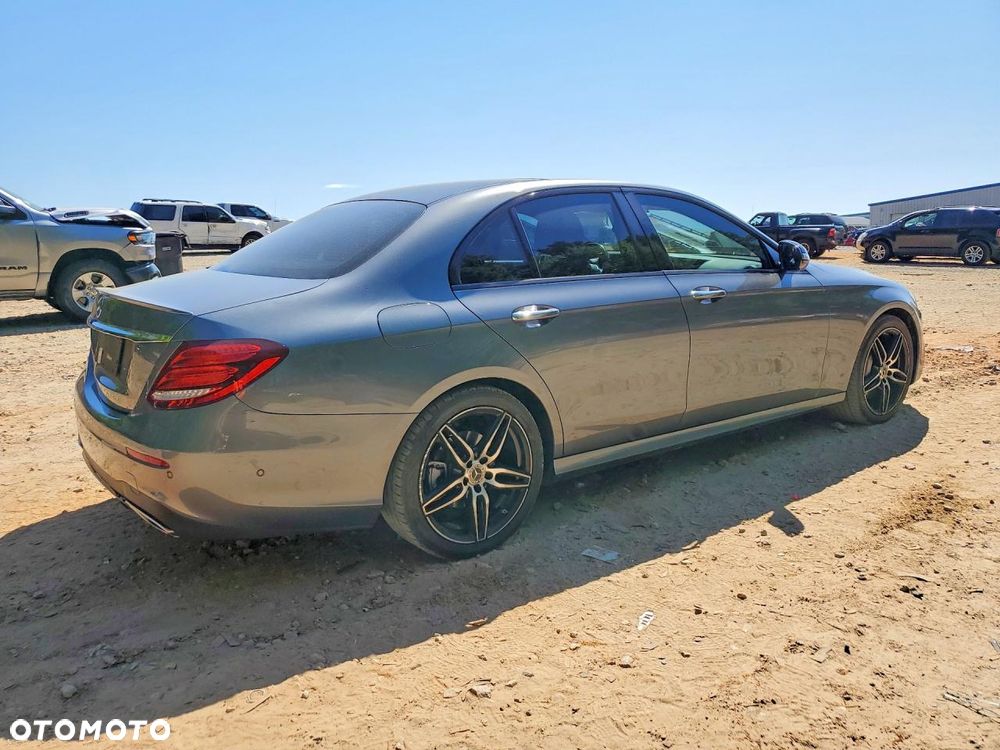 Mercedes-Benz Klasa E 350 CGI BlueEFFICIENCY 7G-TRONIC - 4