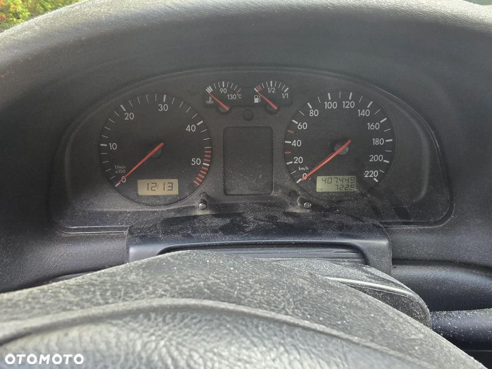 Volkswagen Passat 1.9 TDI Highline - 9