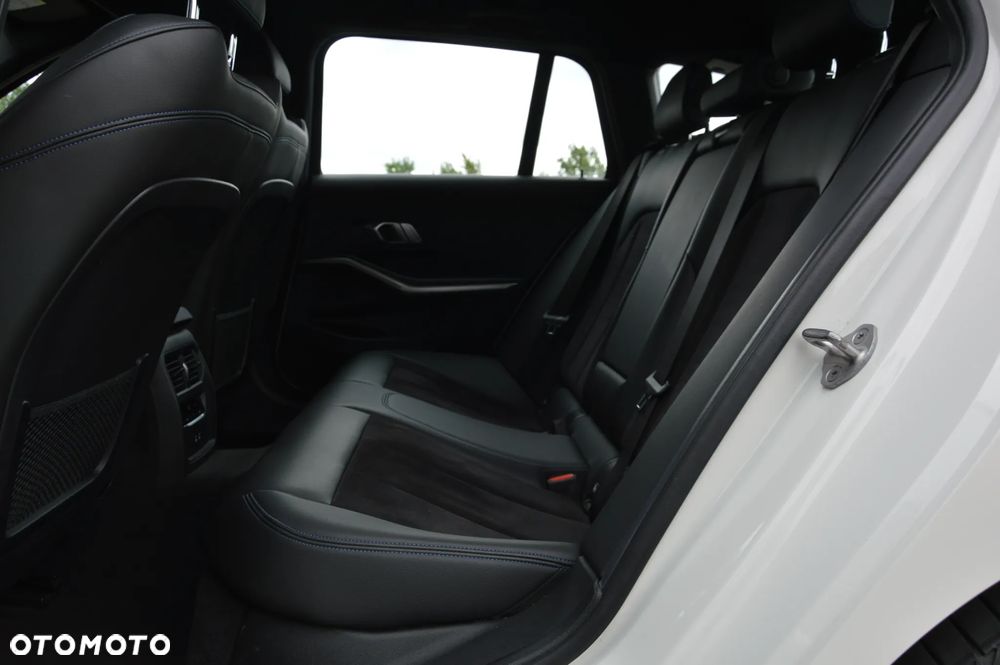 BMW Seria 3 320d xDrive - 14