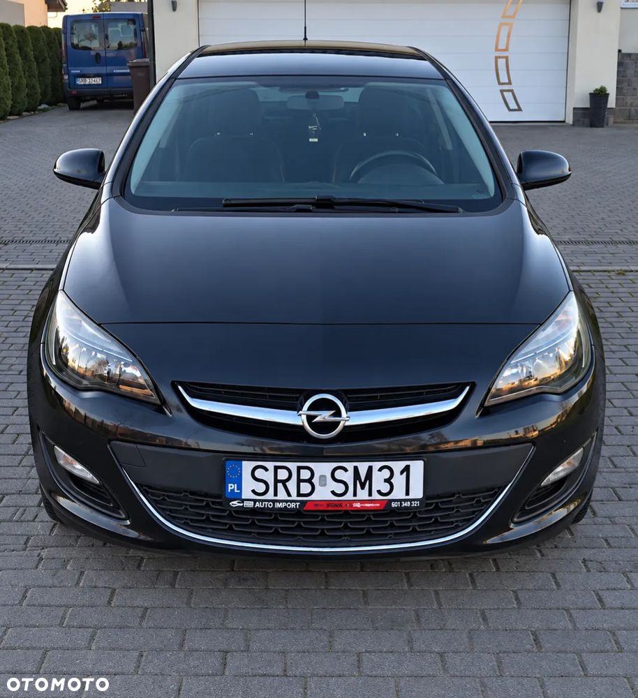 Opel Astra 2012 photo 2