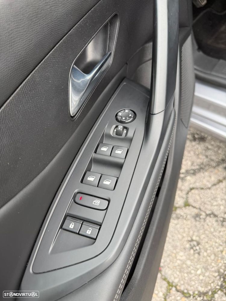 Peugeot 308 1.2 PureTech Allure - 17