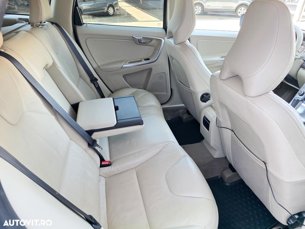Volvo XC 60 D5 AWD Aut. Summum - 24