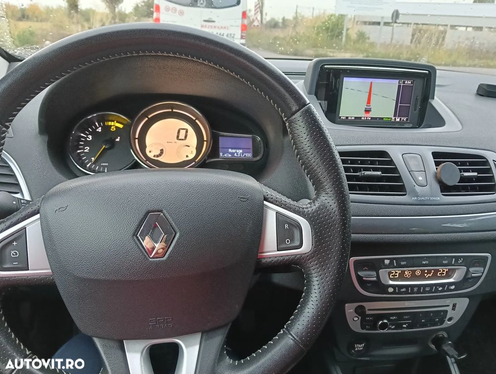 Renault Megane BLUE dCi 115 BOSE EDITION - 8