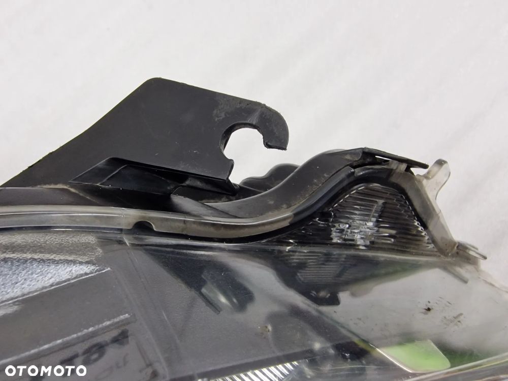 TOYOTA YARIS III 3 LIFT 14- PRAWA ZWYKŁA LAMPA PRZEDNIA PRZÓD , NR KOITO 0D-158 , NR AUKCJI LL401 - 2
