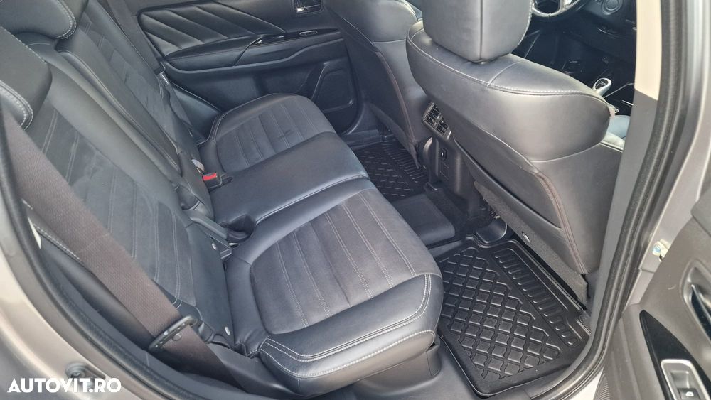 Mitsubishi Outlander 2.4 4WD Diamant+ - 24