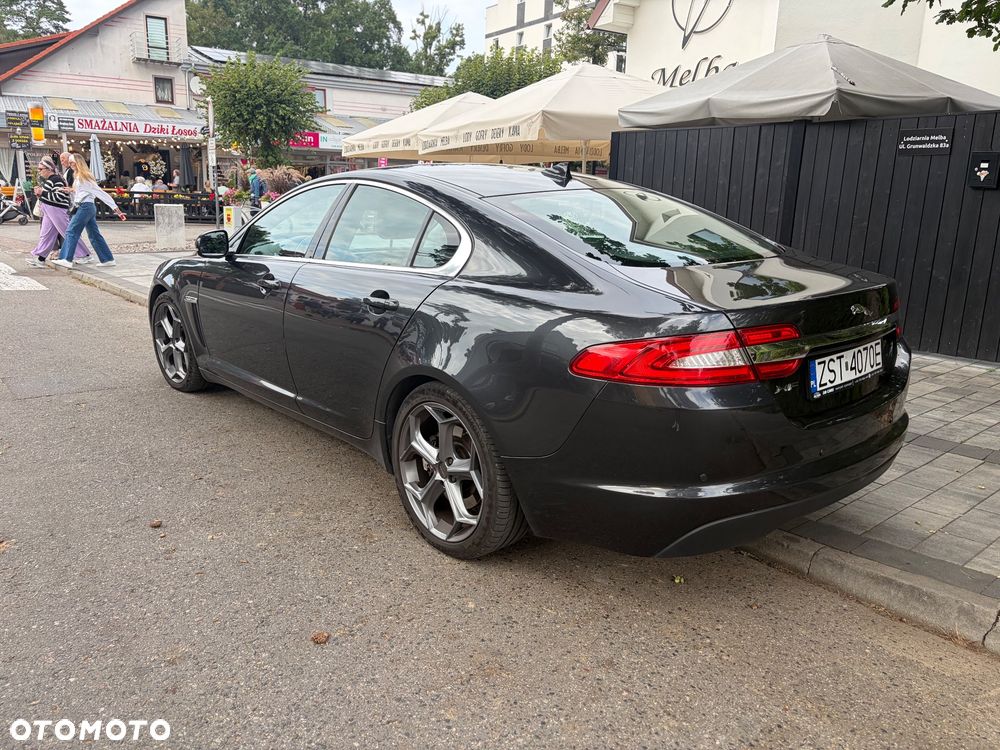 Jaguar XF 2.2 D Premium Luxury - 4