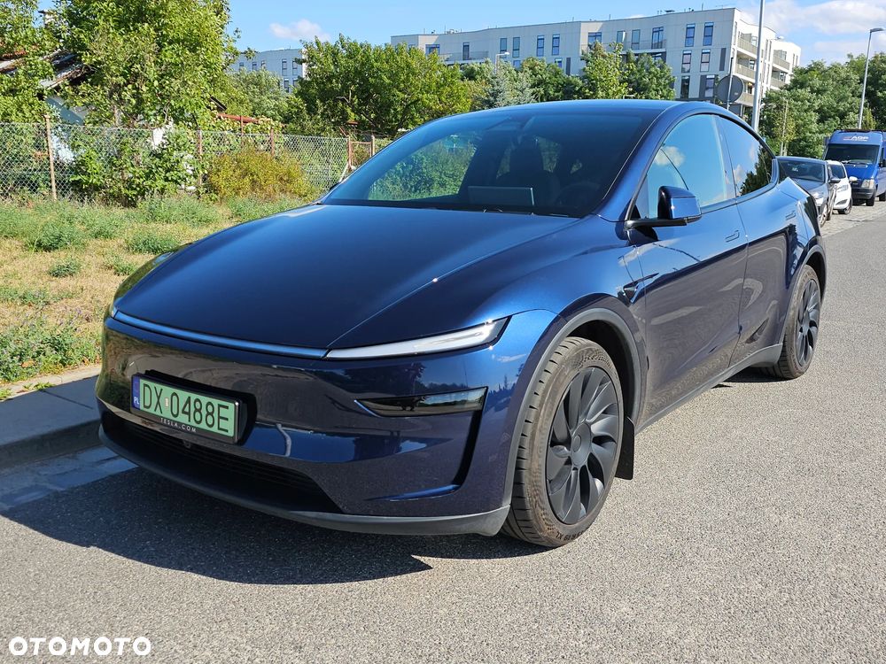 Tesla Model Y - 2