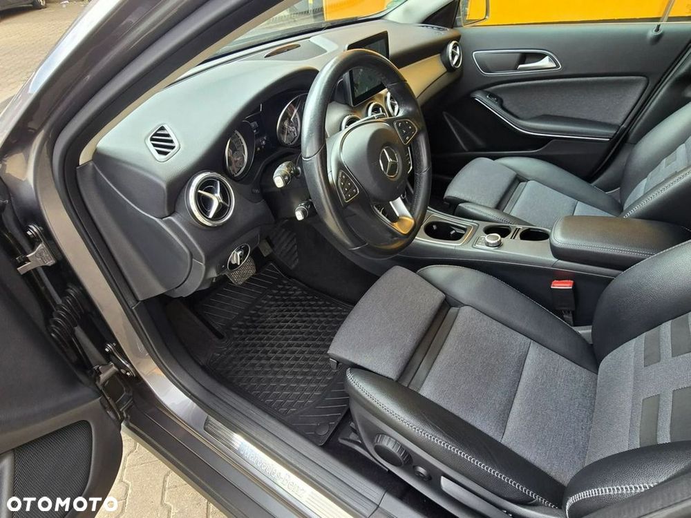 Mercedes-Benz GLA - 17