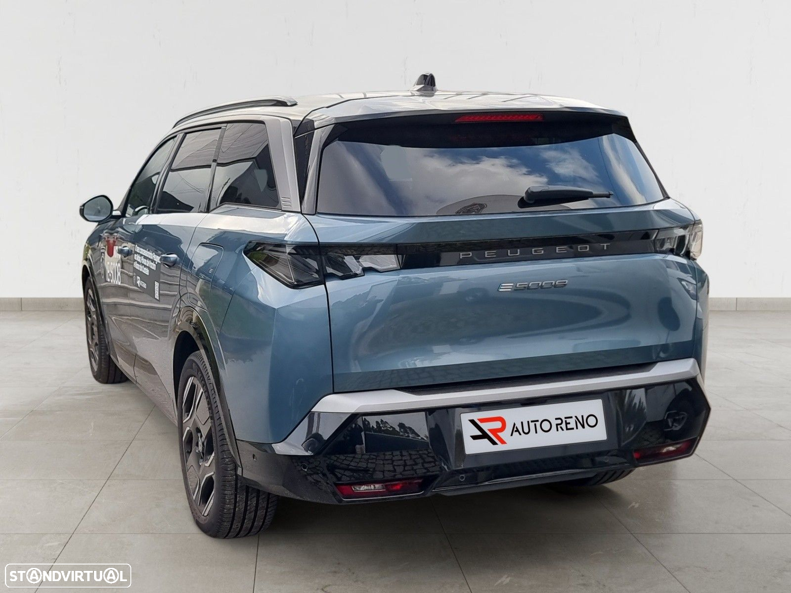 Peugeot E-5008 - 4