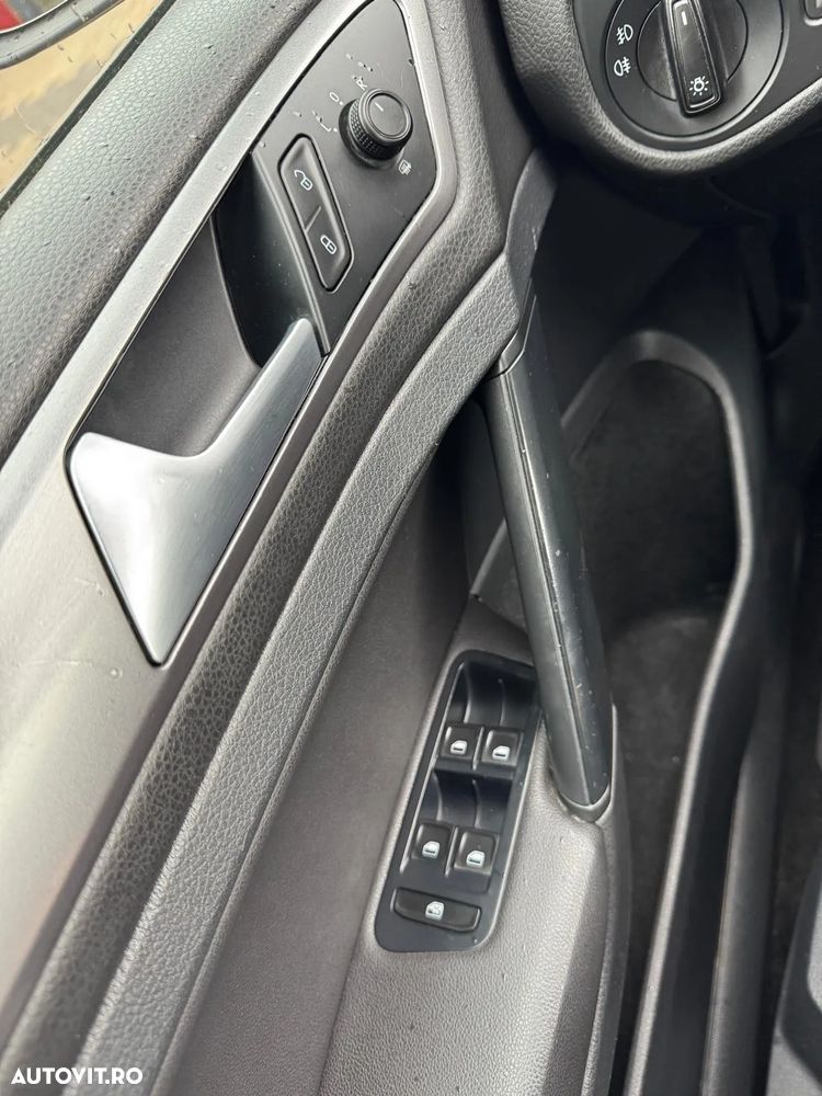 Volkswagen Golf 1.6 TDI BlueMotion Technology DSG Comfortline - 19